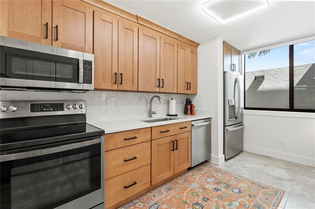 出租: $13,000 (2 贝兹, 2 浴室, 1260 平方英尺)