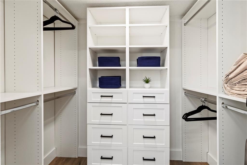 出租: $13,000 (2 贝兹, 2 浴室, 1260 平方英尺)