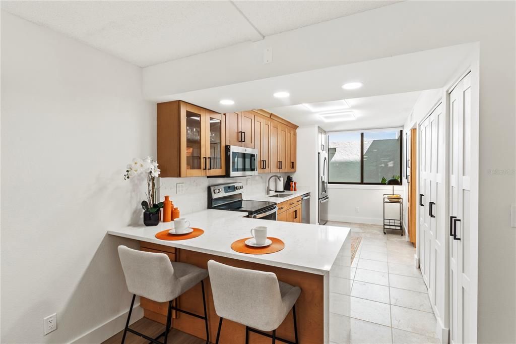 出租: $13,000 (2 贝兹, 2 浴室, 1260 平方英尺)