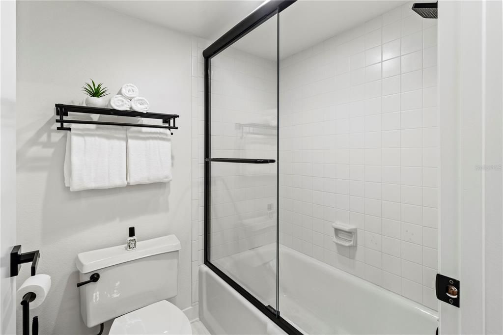 出租: $13,000 (2 贝兹, 2 浴室, 1260 平方英尺)