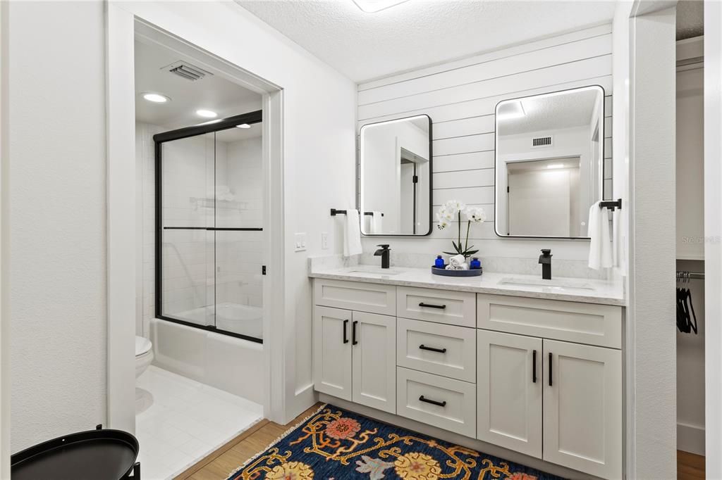 出租: $13,000 (2 贝兹, 2 浴室, 1260 平方英尺)