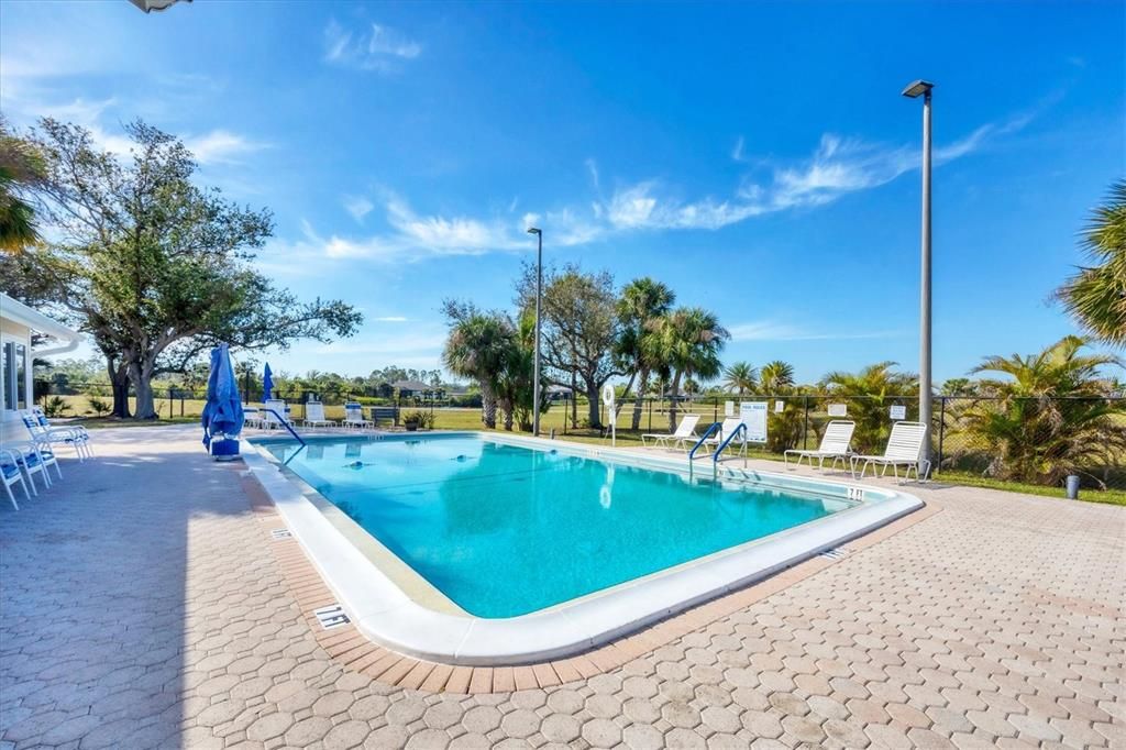 Active With Contract: $164,900 (3 beds, 2 baths, 903 Square Feet)