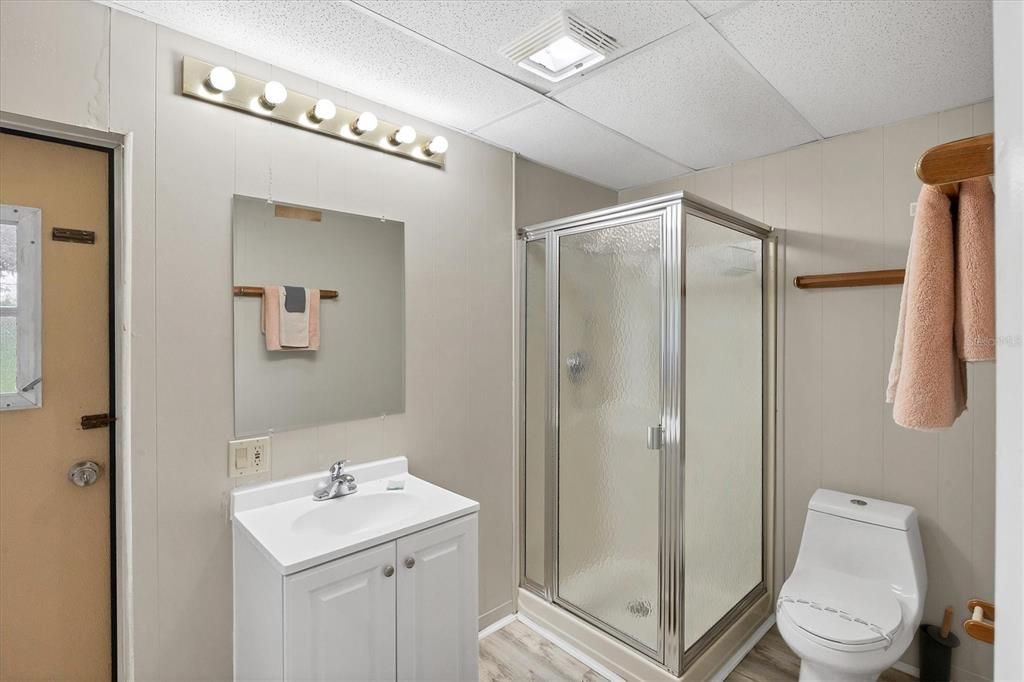 Active With Contract: $164,900 (3 beds, 2 baths, 903 Square Feet)