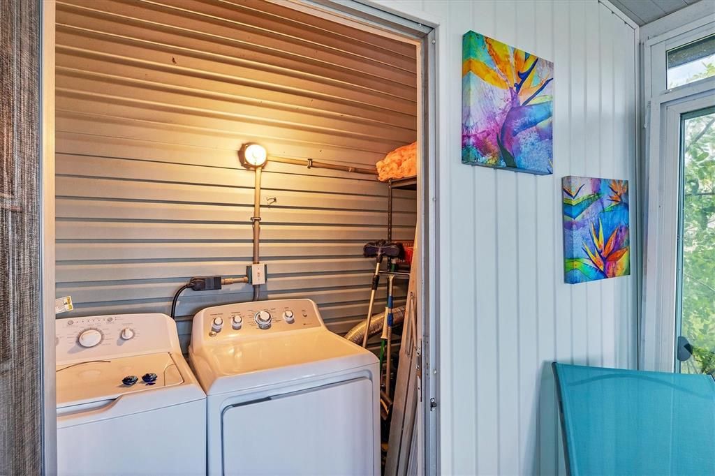 Active With Contract: $164,900 (3 beds, 2 baths, 903 Square Feet)