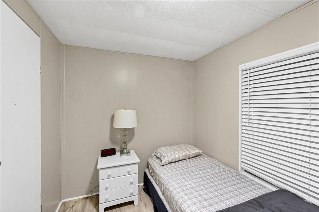 Active With Contract: $164,900 (3 beds, 2 baths, 903 Square Feet)