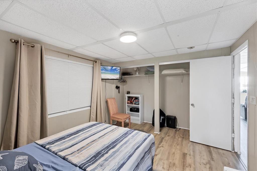 Active With Contract: $164,900 (3 beds, 2 baths, 903 Square Feet)