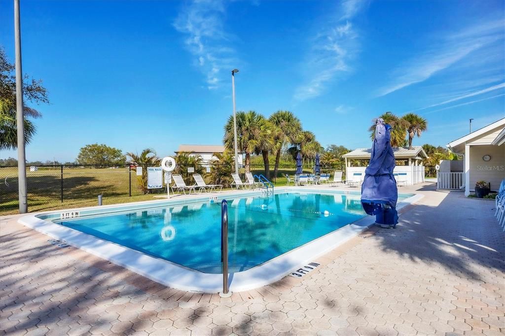 Active With Contract: $164,900 (3 beds, 2 baths, 903 Square Feet)