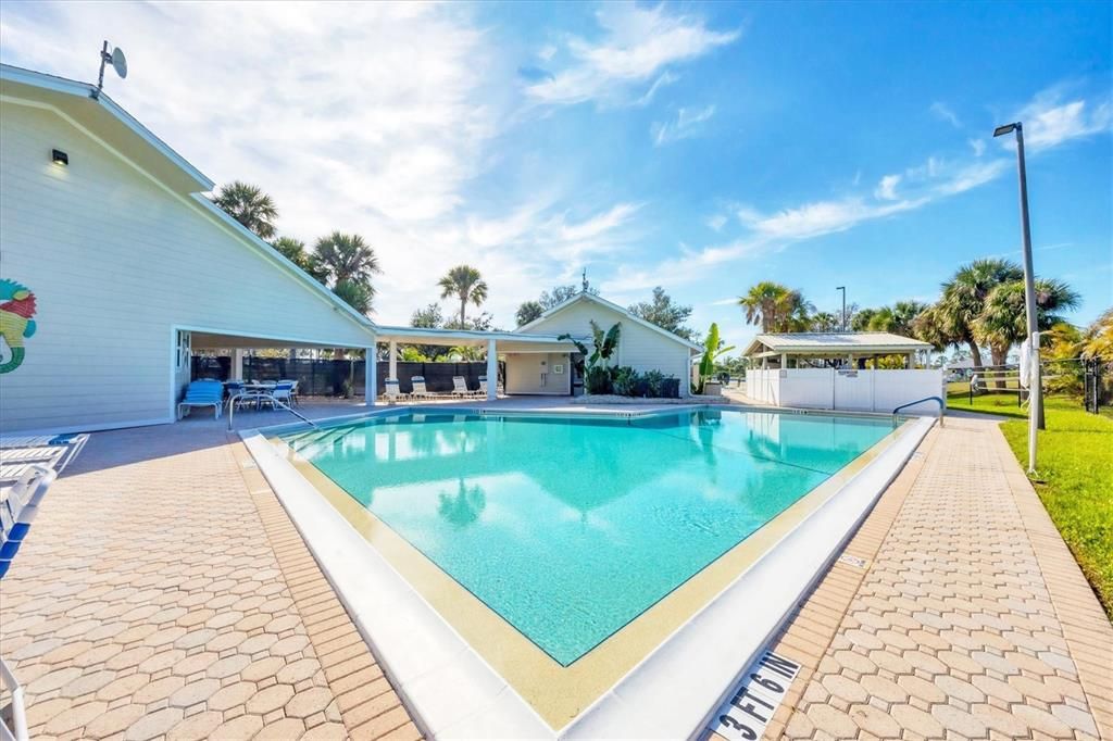 Active With Contract: $164,900 (3 beds, 2 baths, 903 Square Feet)