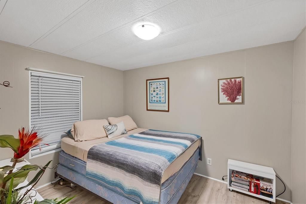 Active With Contract: $164,900 (3 beds, 2 baths, 903 Square Feet)