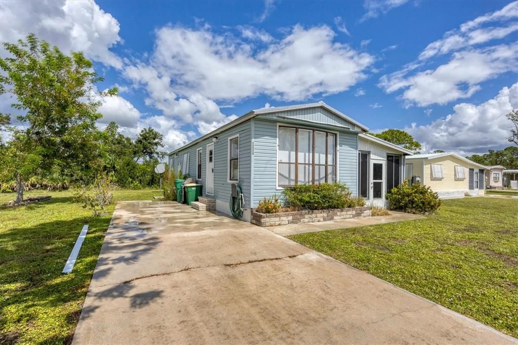 Active With Contract: $164,900 (3 beds, 2 baths, 903 Square Feet)