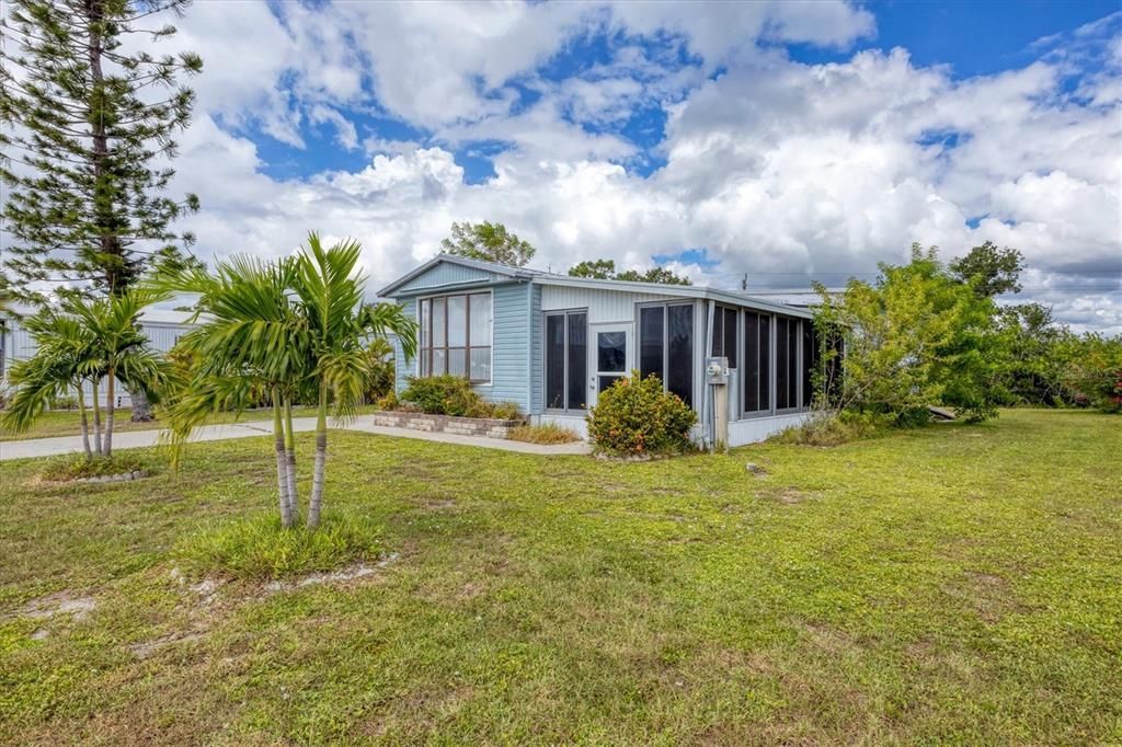 Active With Contract: $164,900 (3 beds, 2 baths, 903 Square Feet)