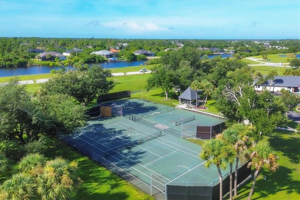 Active With Contract: $164,900 (3 beds, 2 baths, 903 Square Feet)