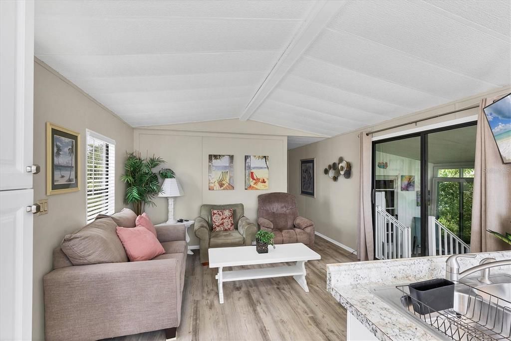 Active With Contract: $164,900 (3 beds, 2 baths, 903 Square Feet)