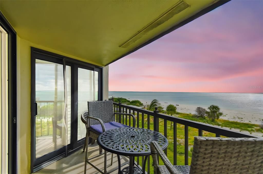 Недавно продано: $999,999 (2 спален, 2 ванн, 1140 Квадратных фут)