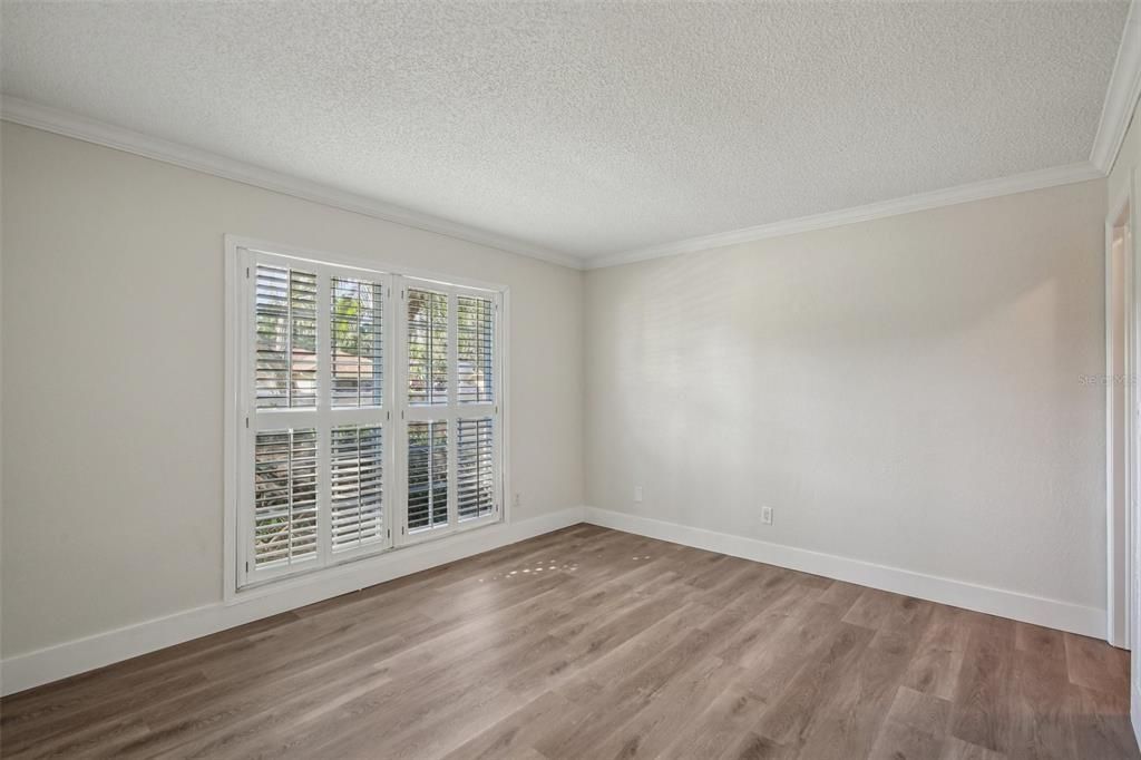 For Sale: $379,999 (2 beds, 2 baths, 1961 Square Feet)