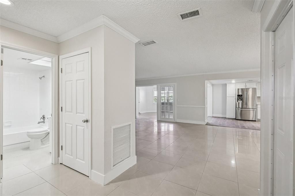 For Sale: $379,999 (2 beds, 2 baths, 1961 Square Feet)