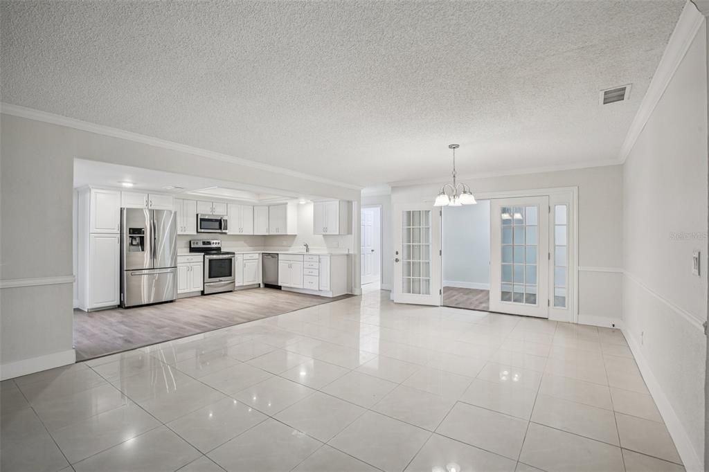 For Sale: $379,999 (2 beds, 2 baths, 1961 Square Feet)