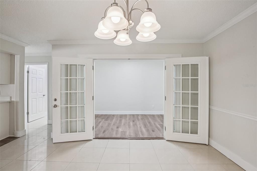 For Sale: $379,999 (2 beds, 2 baths, 1961 Square Feet)