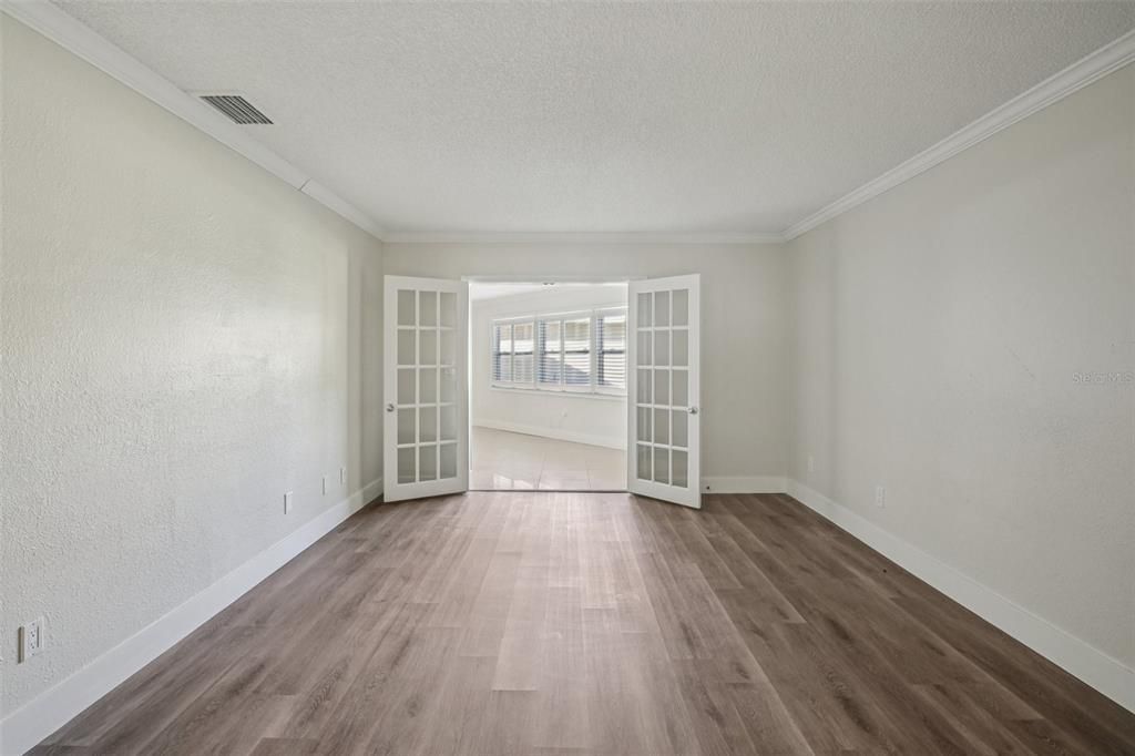 For Sale: $379,999 (2 beds, 2 baths, 1961 Square Feet)