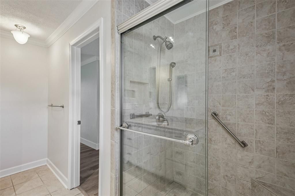 For Sale: $379,999 (2 beds, 2 baths, 1961 Square Feet)