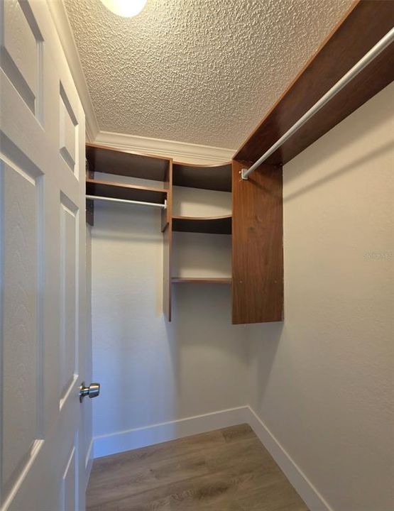 For Sale: $379,999 (2 beds, 2 baths, 1961 Square Feet)