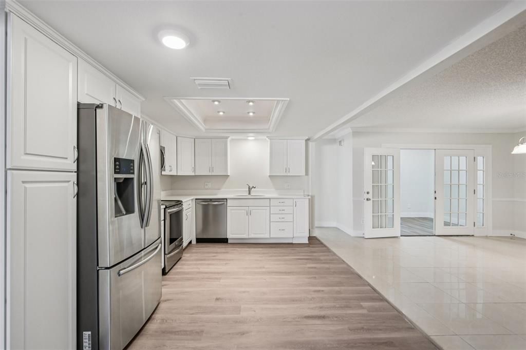 For Sale: $379,999 (2 beds, 2 baths, 1961 Square Feet)