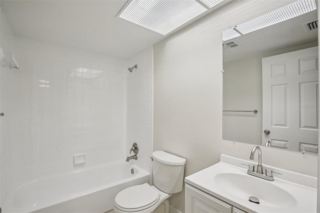 For Sale: $379,999 (2 beds, 2 baths, 1961 Square Feet)