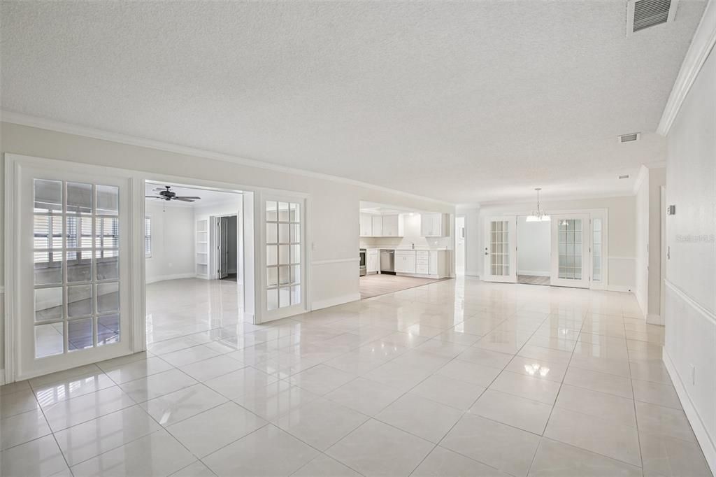 For Sale: $379,999 (2 beds, 2 baths, 1961 Square Feet)