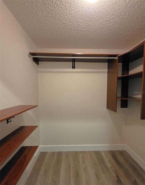 For Sale: $379,999 (2 beds, 2 baths, 1961 Square Feet)