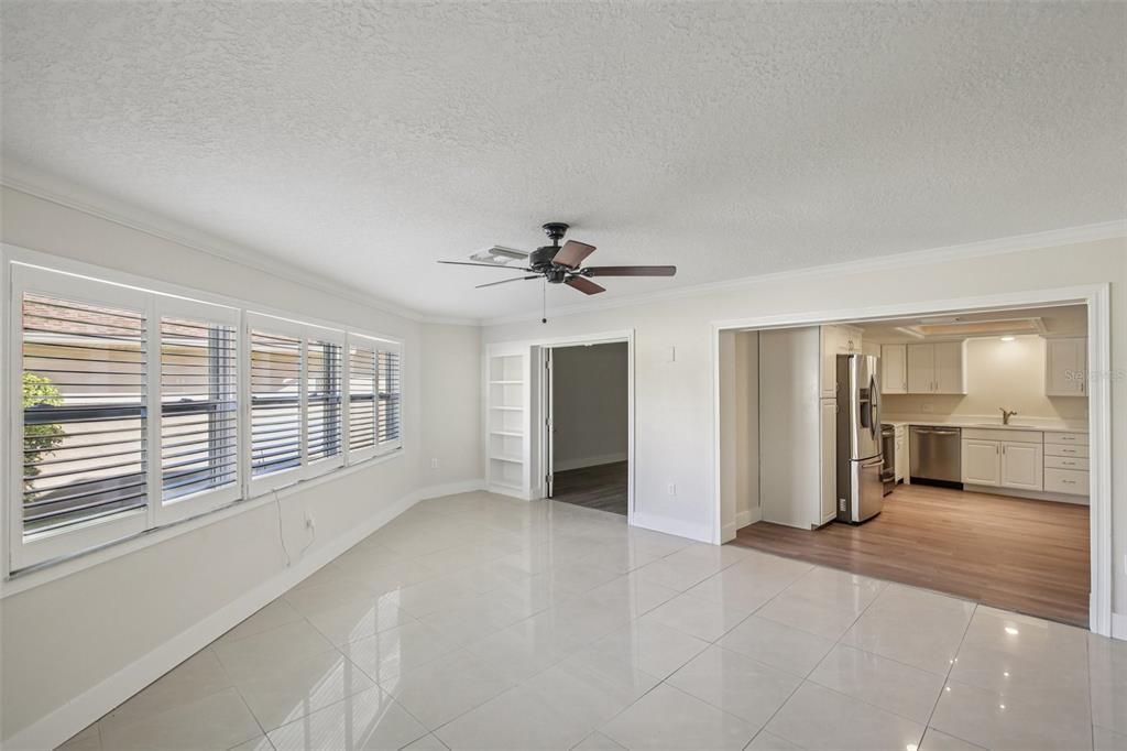 For Sale: $379,999 (2 beds, 2 baths, 1961 Square Feet)