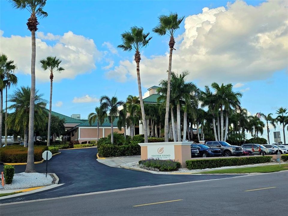 For Sale: $379,999 (2 beds, 2 baths, 1961 Square Feet)