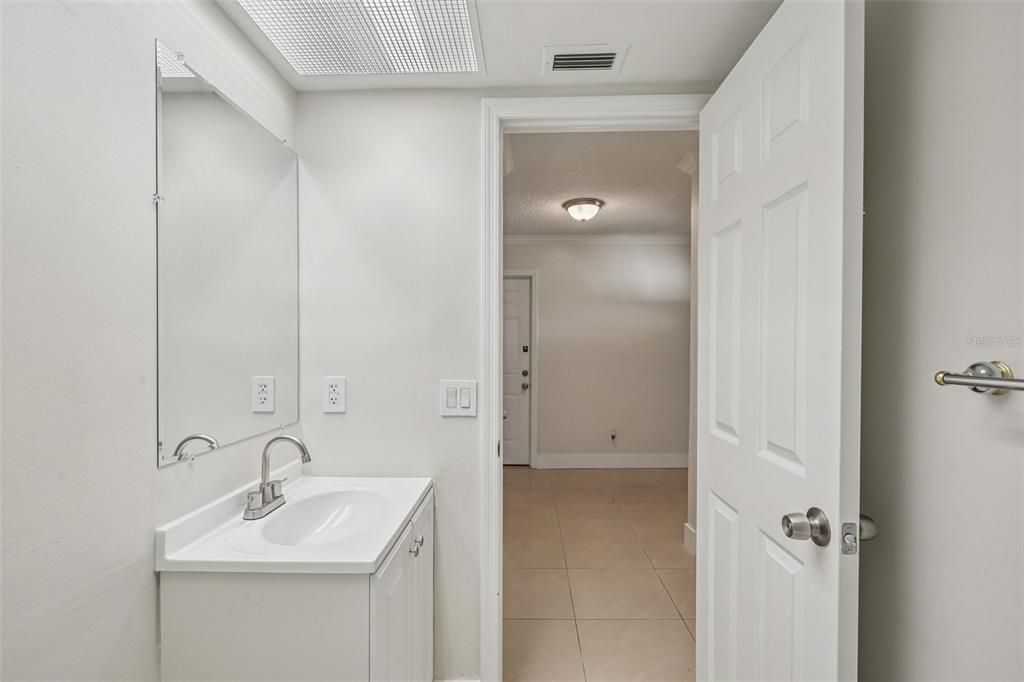 For Sale: $379,999 (2 beds, 2 baths, 1961 Square Feet)