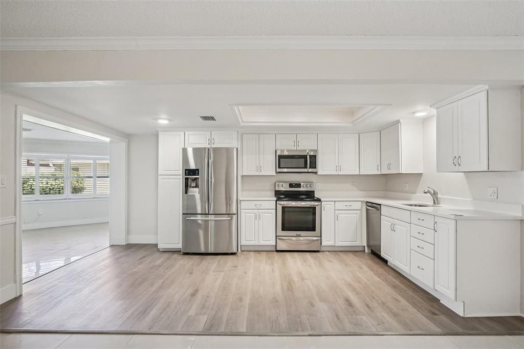 For Sale: $379,999 (2 beds, 2 baths, 1961 Square Feet)