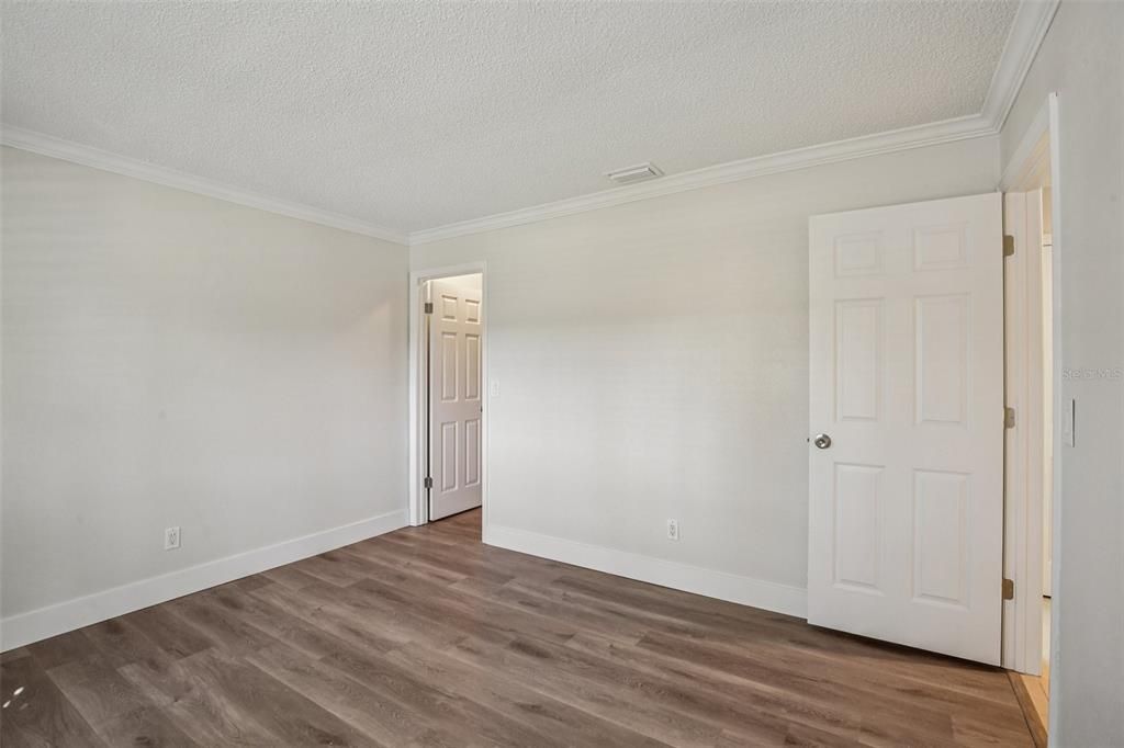 For Sale: $379,999 (2 beds, 2 baths, 1961 Square Feet)