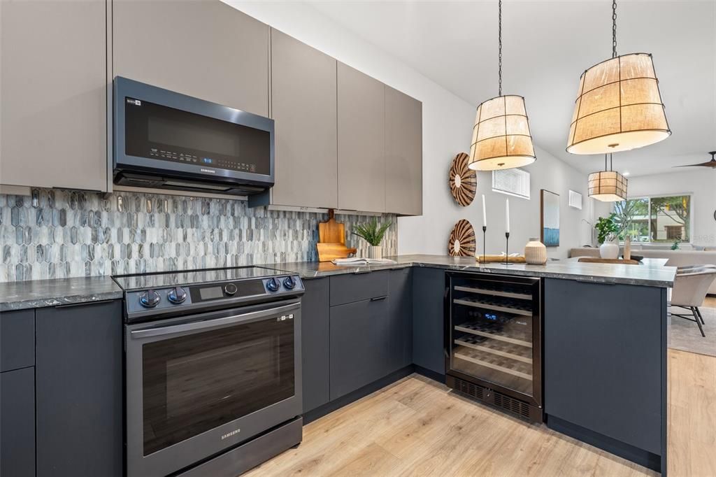 Activo con contrato: $795,000 (3 camas, 3 baños, 2028 Pies cuadrados)