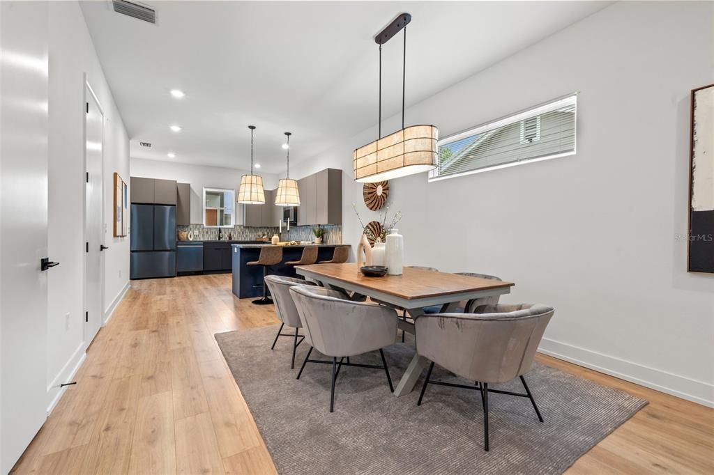 Activo con contrato: $795,000 (3 camas, 3 baños, 2028 Pies cuadrados)