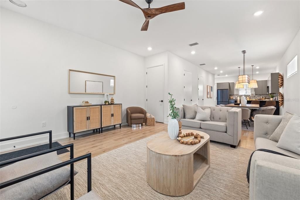 Activo con contrato: $795,000 (3 camas, 3 baños, 2028 Pies cuadrados)