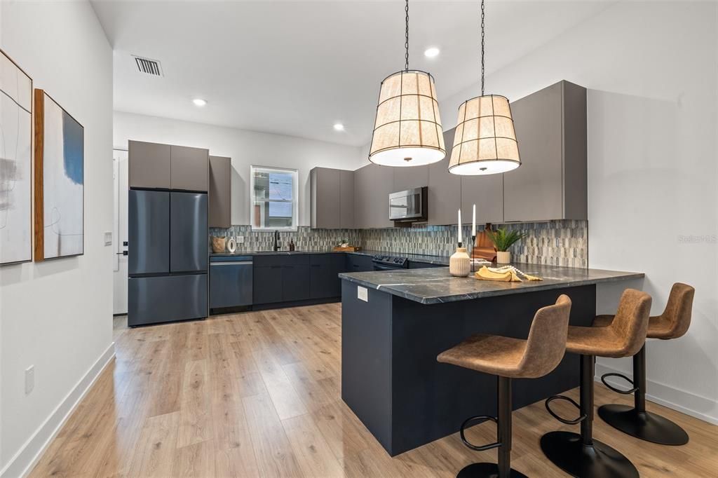 Activo con contrato: $795,000 (3 camas, 3 baños, 2028 Pies cuadrados)