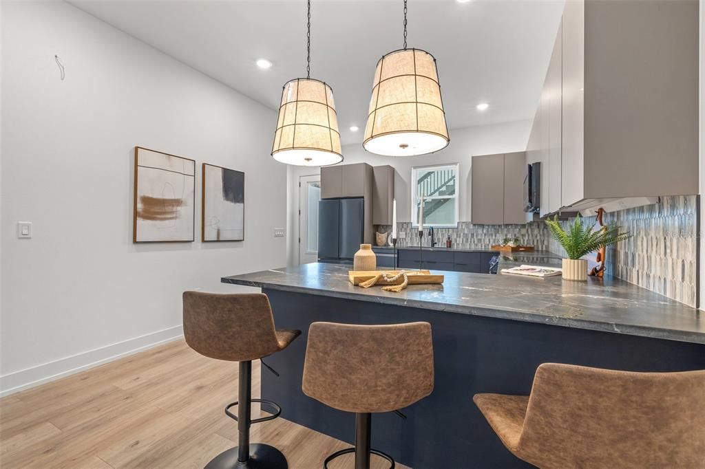 Activo con contrato: $795,000 (3 camas, 3 baños, 2028 Pies cuadrados)