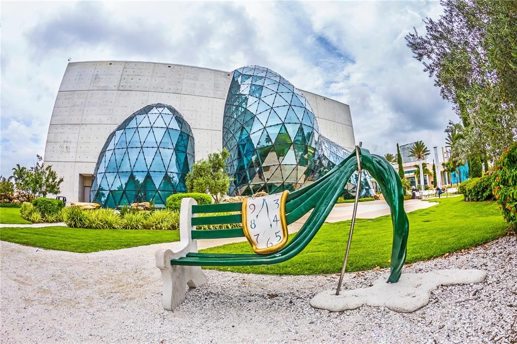 Activo con contrato: $795,000 (3 camas, 3 baños, 2028 Pies cuadrados)