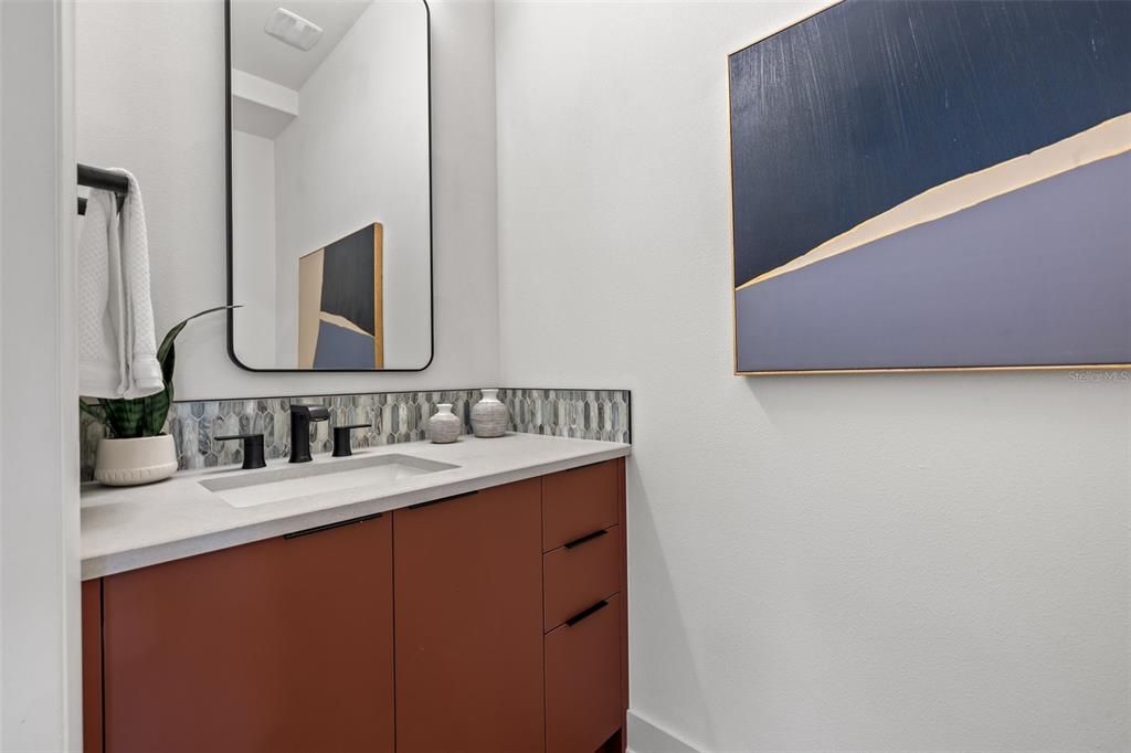 Activo con contrato: $795,000 (3 camas, 3 baños, 2028 Pies cuadrados)