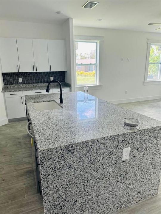 待售: $449,999 (3 贝兹, 3 浴室, 2219 平方英尺)