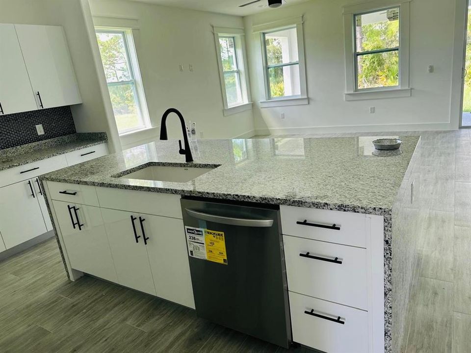 待售: $449,999 (3 贝兹, 3 浴室, 2219 平方英尺)