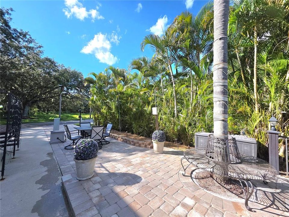 待售: $305,000 (0.07 acres)