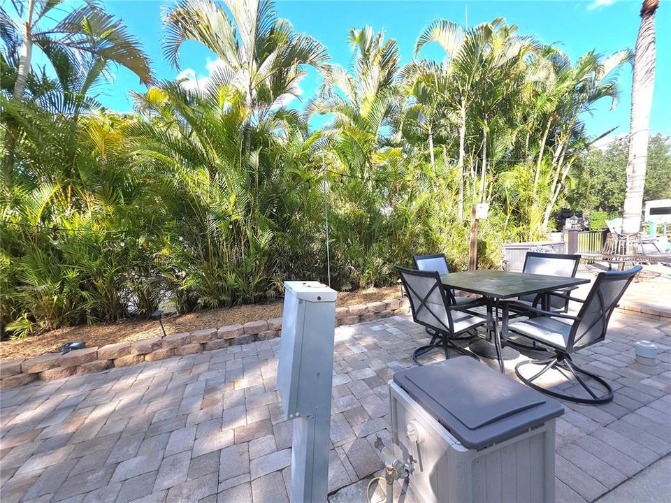 待售: $305,000 (0.07 acres)