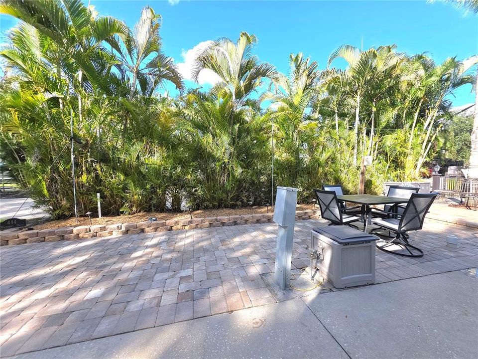 待售: $305,000 (0.07 acres)