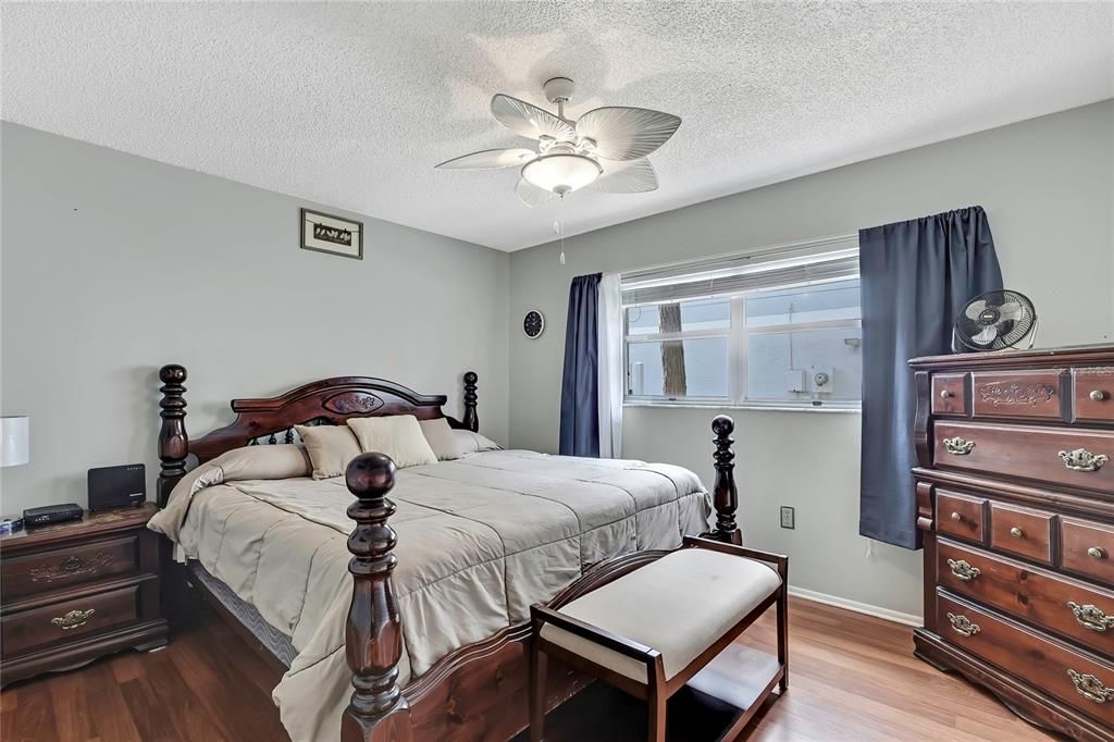 For Sale: $329,900 (2 beds, 2 baths, 2020 Square Feet)