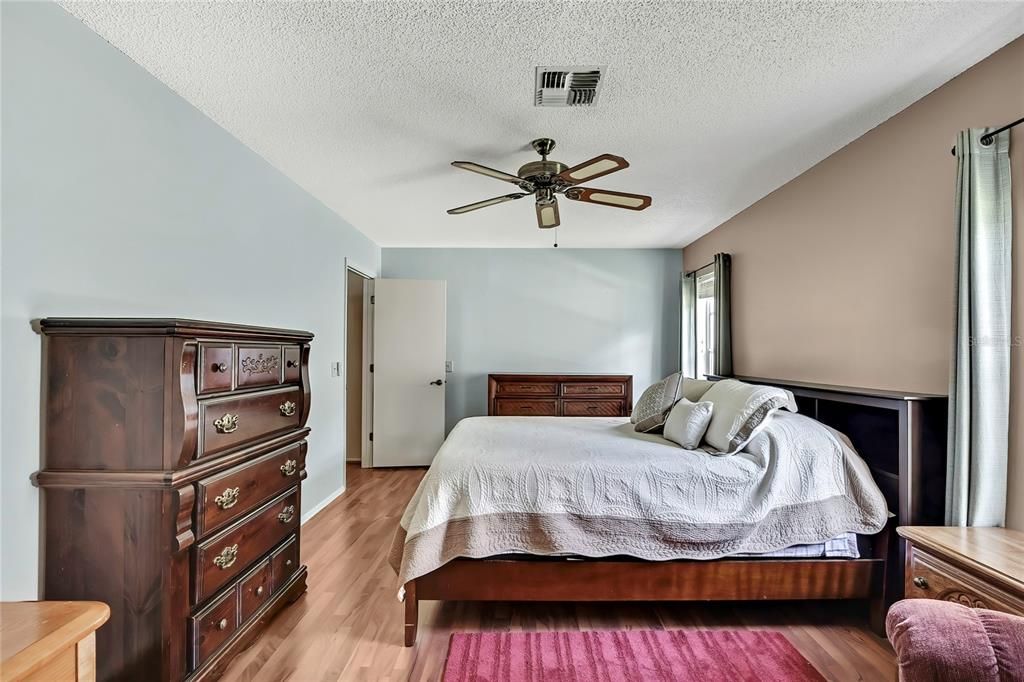 For Sale: $329,900 (2 beds, 2 baths, 2020 Square Feet)