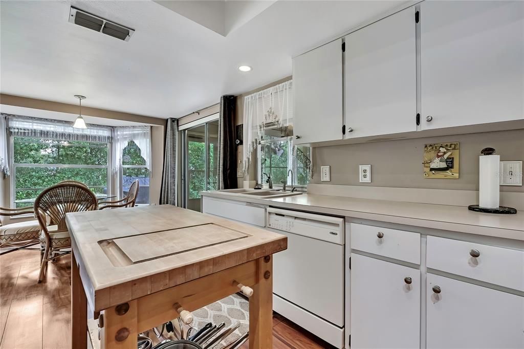 For Sale: $329,900 (2 beds, 2 baths, 2020 Square Feet)