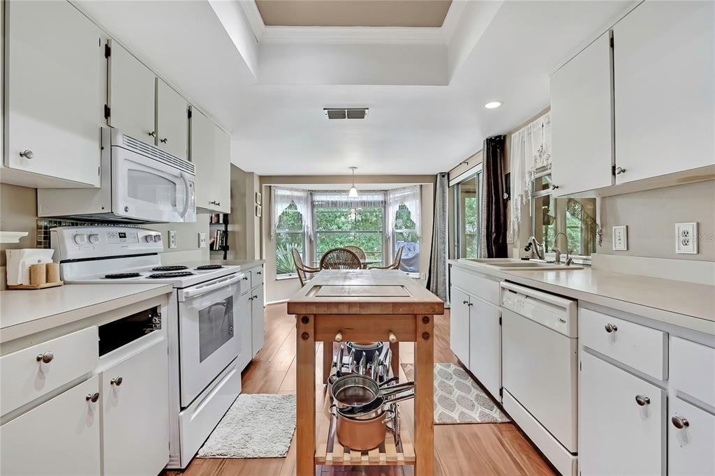 For Sale: $329,900 (2 beds, 2 baths, 2020 Square Feet)